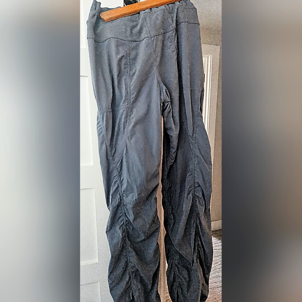 Lululemon womens size 6 athletic/casual pants